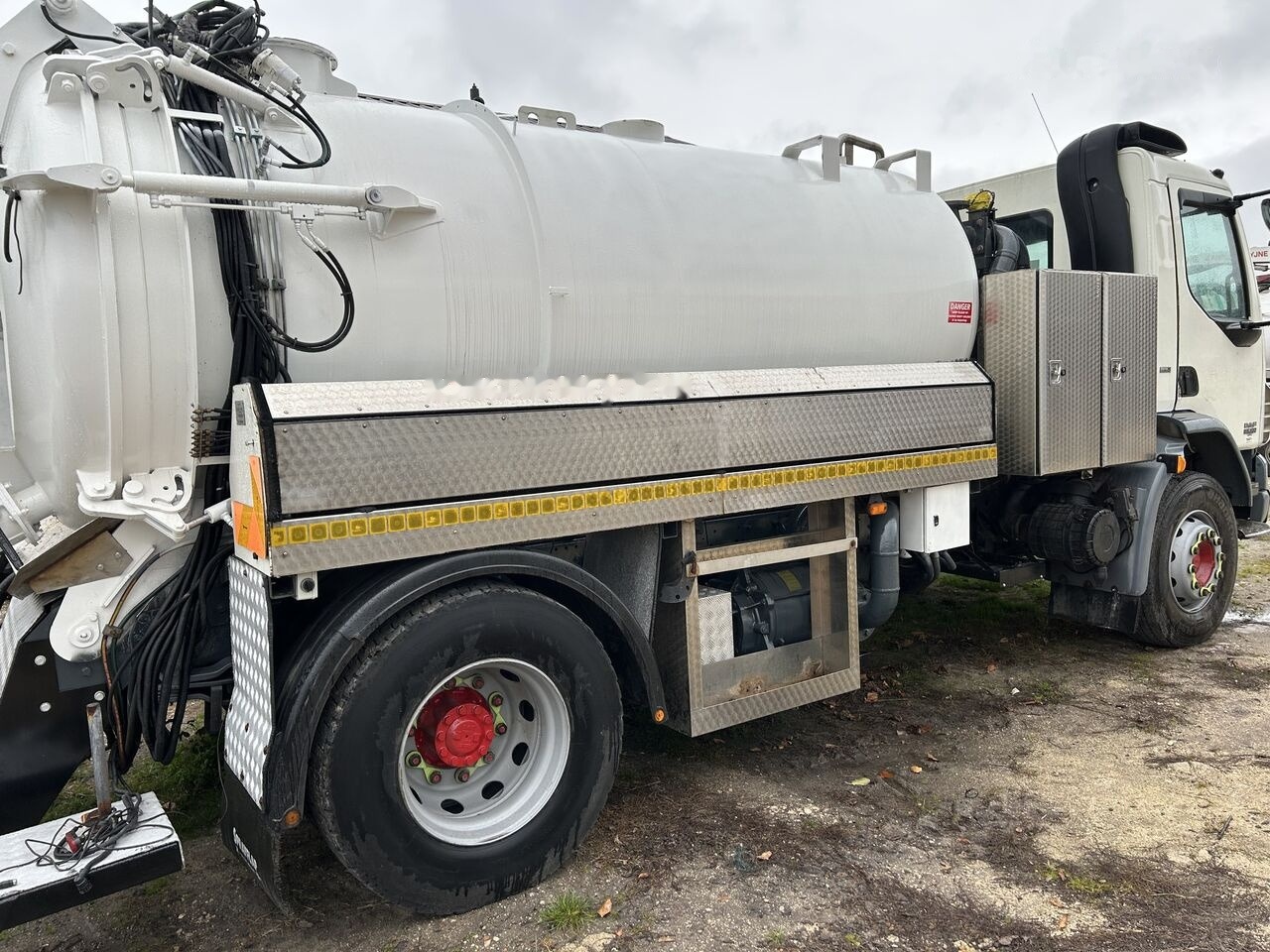 DAF LF55.250 combi tanker - Vacuum truck: picture 2 DAF LF55.250 combi tanker - Vacuum truck: picture 2