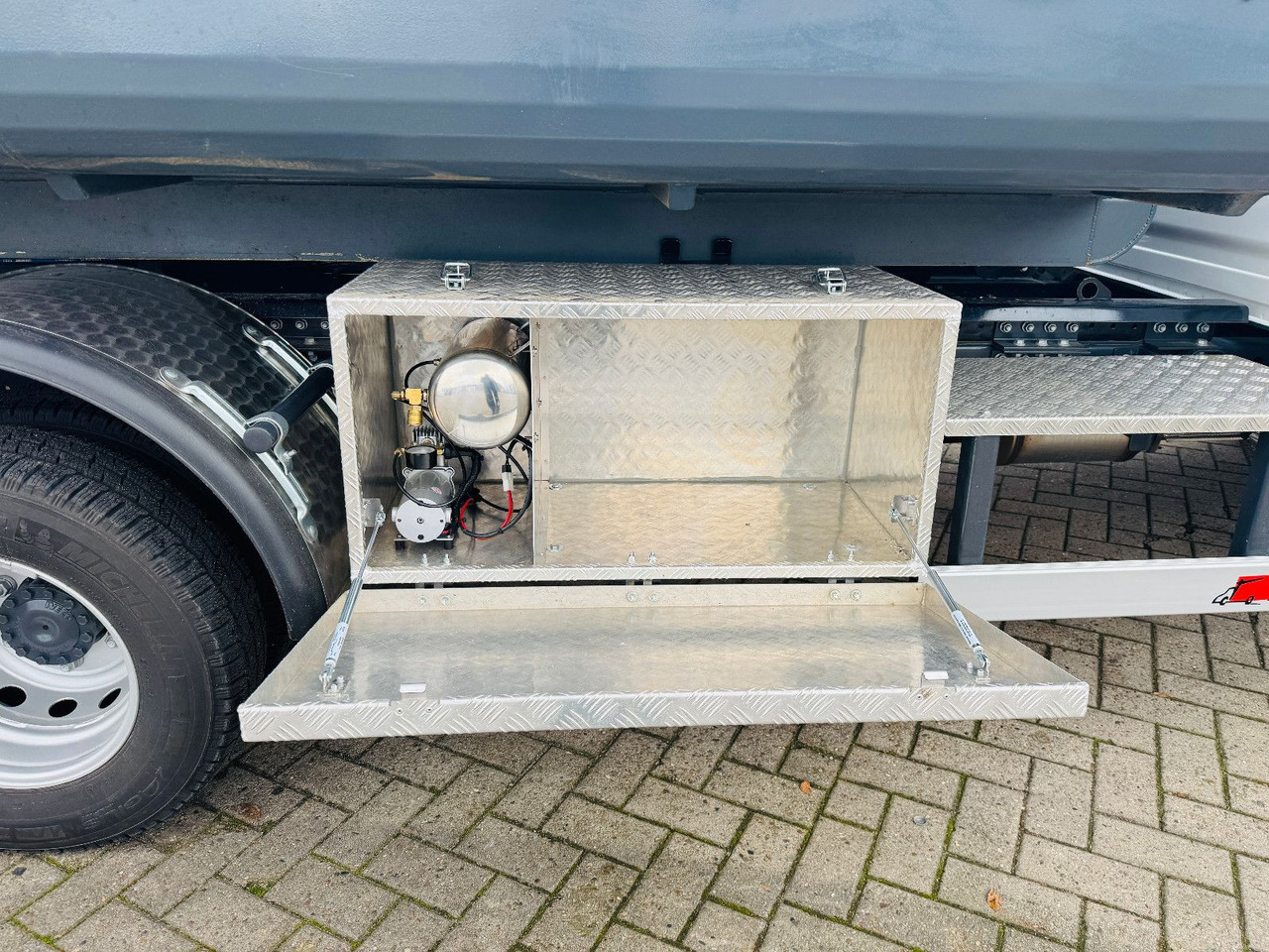 Iveco Daily 70C18H Hyva Abrollkipper - Hook lift truck: picture 5 Iveco Daily 70C18H Hyva Abrollkipper - Hook lift truck: picture 5