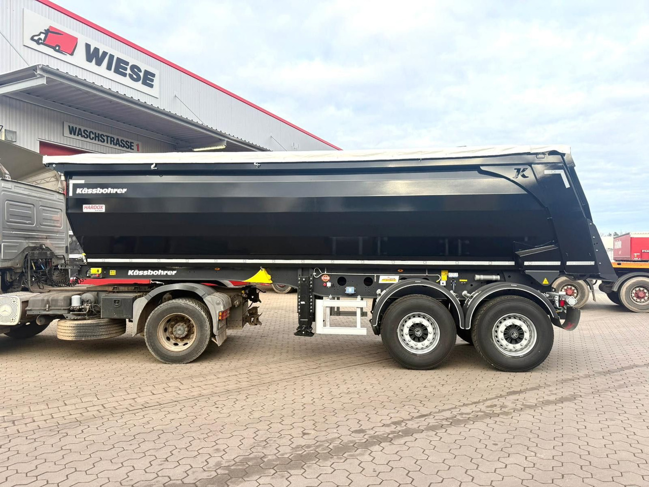 Kässbohrer SKS Stahl Kipper27m³ Hardox Elektrisches Verdeck - Tipper semi-trailer: picture 1 Kässbohrer SKS Stahl Kipper27m³ Hardox Elektrisches Verdeck - Tipper semi-trailer: picture 1