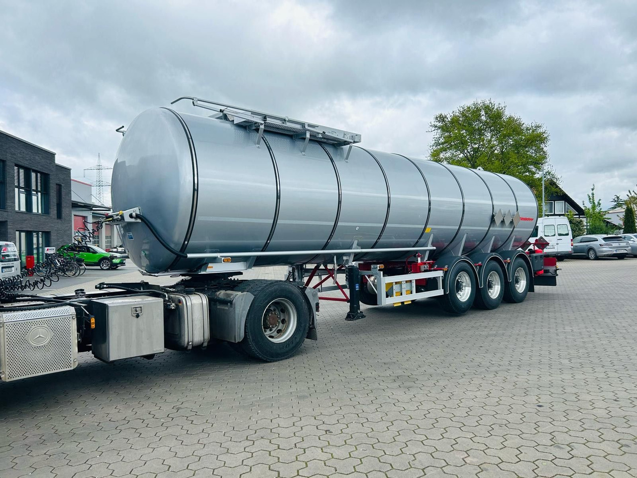 Kässbohrer STS.SS Edelstahl Tankauflieger Bitumen 32m³ - Tank semi-trailer: picture 2 Kässbohrer STS.SS Edelstahl Tankauflieger Bitumen 32m³ - Tank semi-trailer: picture 2