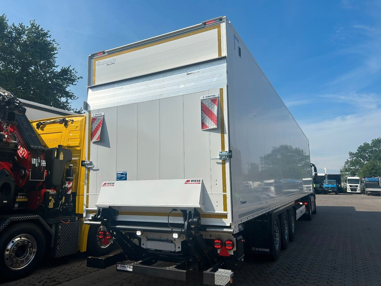 Closed box semi-trailer Krone Koffer mit Ladebordwand 2.000 kg Top Klappe: picture 7