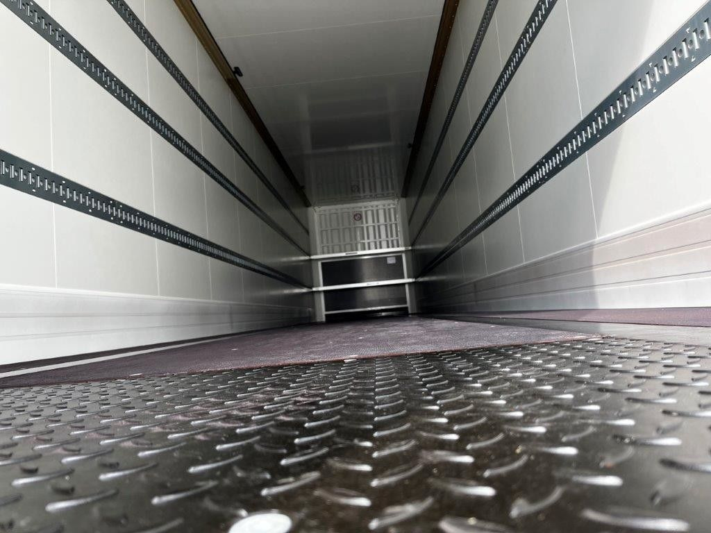 Closed box semi-trailer Krone SZK 18 Koffer Event Mega-Koffer 2.900 mm Höhe: picture 8