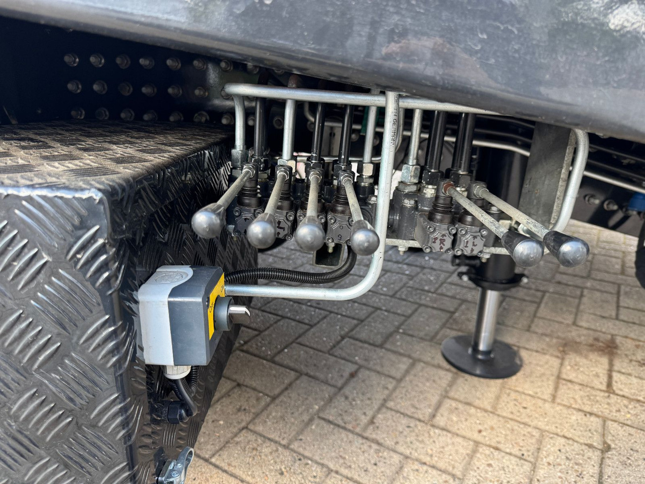 MAN 8x4 Maschinentransporter - Tow truck: picture 3 MAN 8x4 Maschinentransporter - Tow truck: picture 3