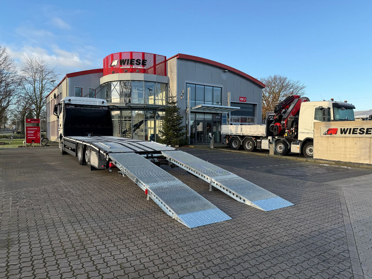 MAN Baumaschinen- Arbeitsbühnentransporter Rampen - Autotransporter truck: picture 1 MAN Baumaschinen- Arbeitsbühnentransporter Rampen - Autotransporter truck: picture 1