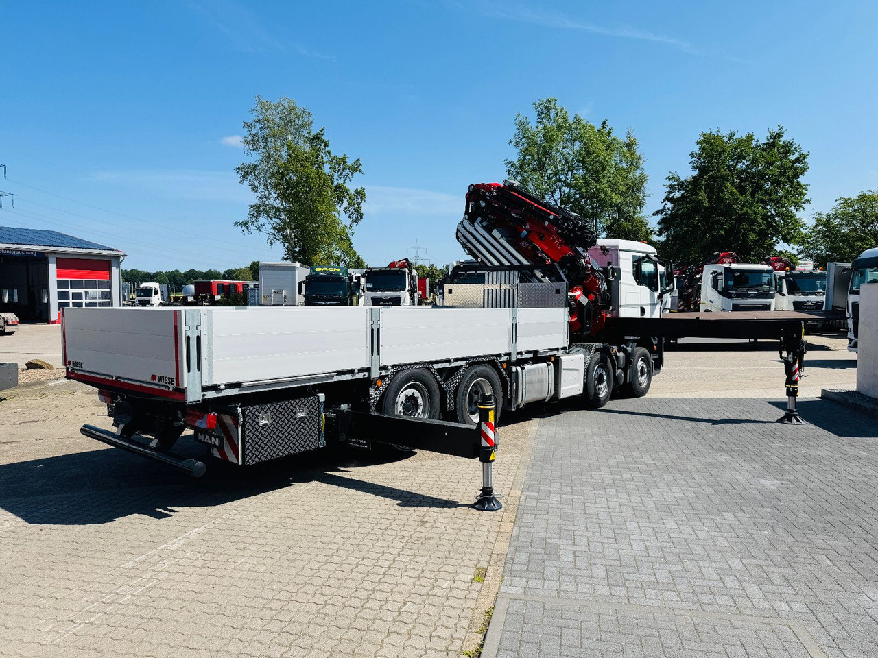 Dropside/ Flatbed truck, Crane truck MAN TGS 32.510 mit F710 Frontkran sofort: picture 14
