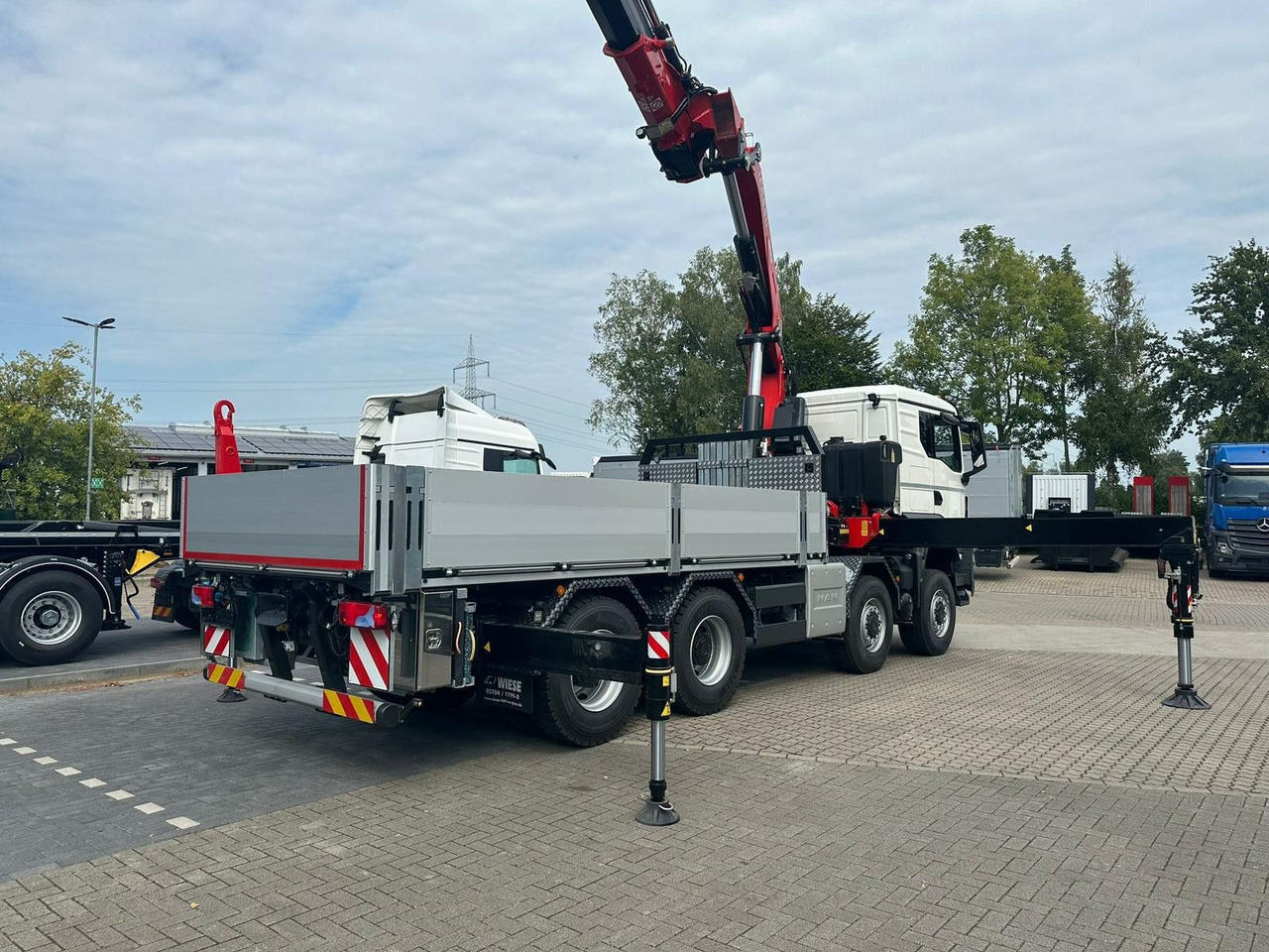 MAN TGS 41.520 8x8 mit Fassi Ladekran F710RA.2.26 - Dropside/ Flatbed truck: picture 3 MAN TGS 41.520 8x8 mit Fassi Ladekran F710RA.2.26 - Dropside/ Flatbed truck: picture 3