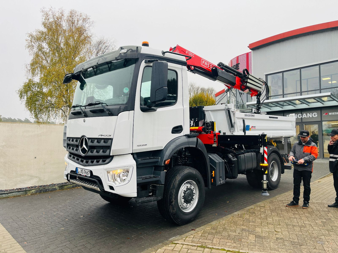 Mercedes-Benz Arocs 1835 4x4 Meiller Fassi Kran Kipper - Tipper, Crane truck: picture 1 Mercedes-Benz Arocs 1835 4x4 Meiller Fassi Kran Kipper - Tipper, Crane truck: picture 1