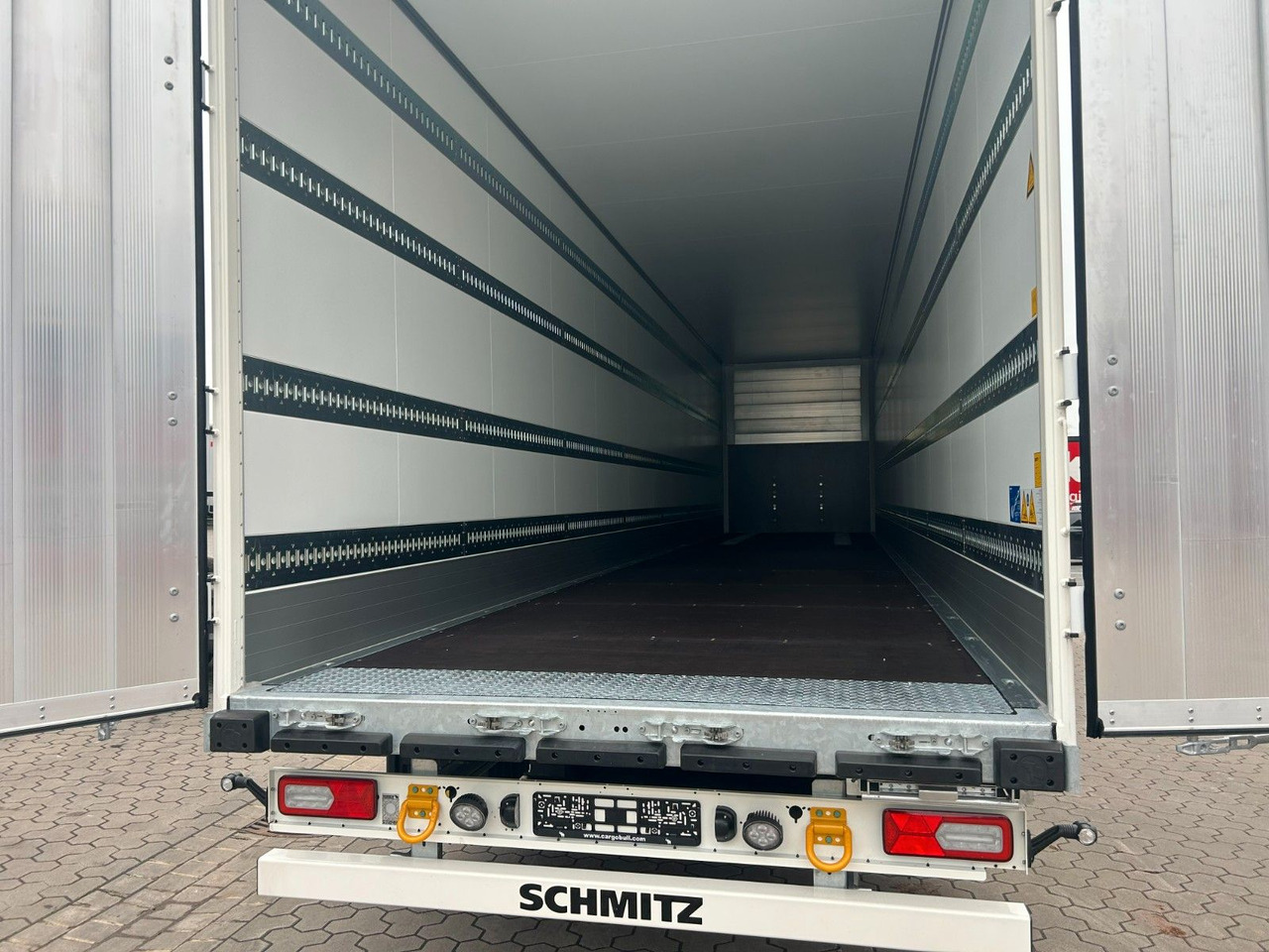 Schmitz Cargobull Mega Koffer - Trockenfrachter FERROPLAST - Closed box semi-trailer: picture 4 Schmitz Cargobull Mega Koffer - Trockenfrachter FERROPLAST - Closed box semi-trailer: picture 4