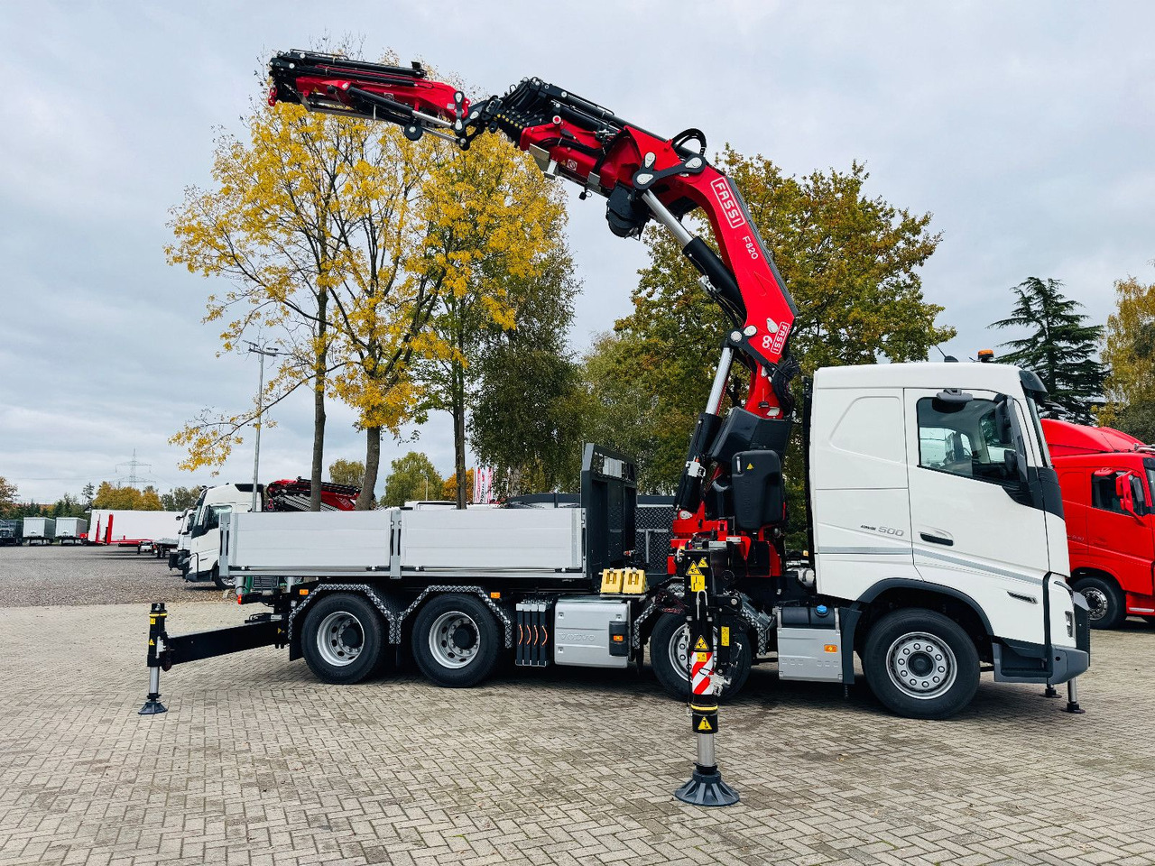 Volvo FH 500 8x4 Kran F820 RA2.27 Jib & Winde Sofort - Tractor unit: picture 2 Volvo FH 500 8x4 Kran F820 RA2.27 Jib & Winde Sofort - Tractor unit: picture 2
