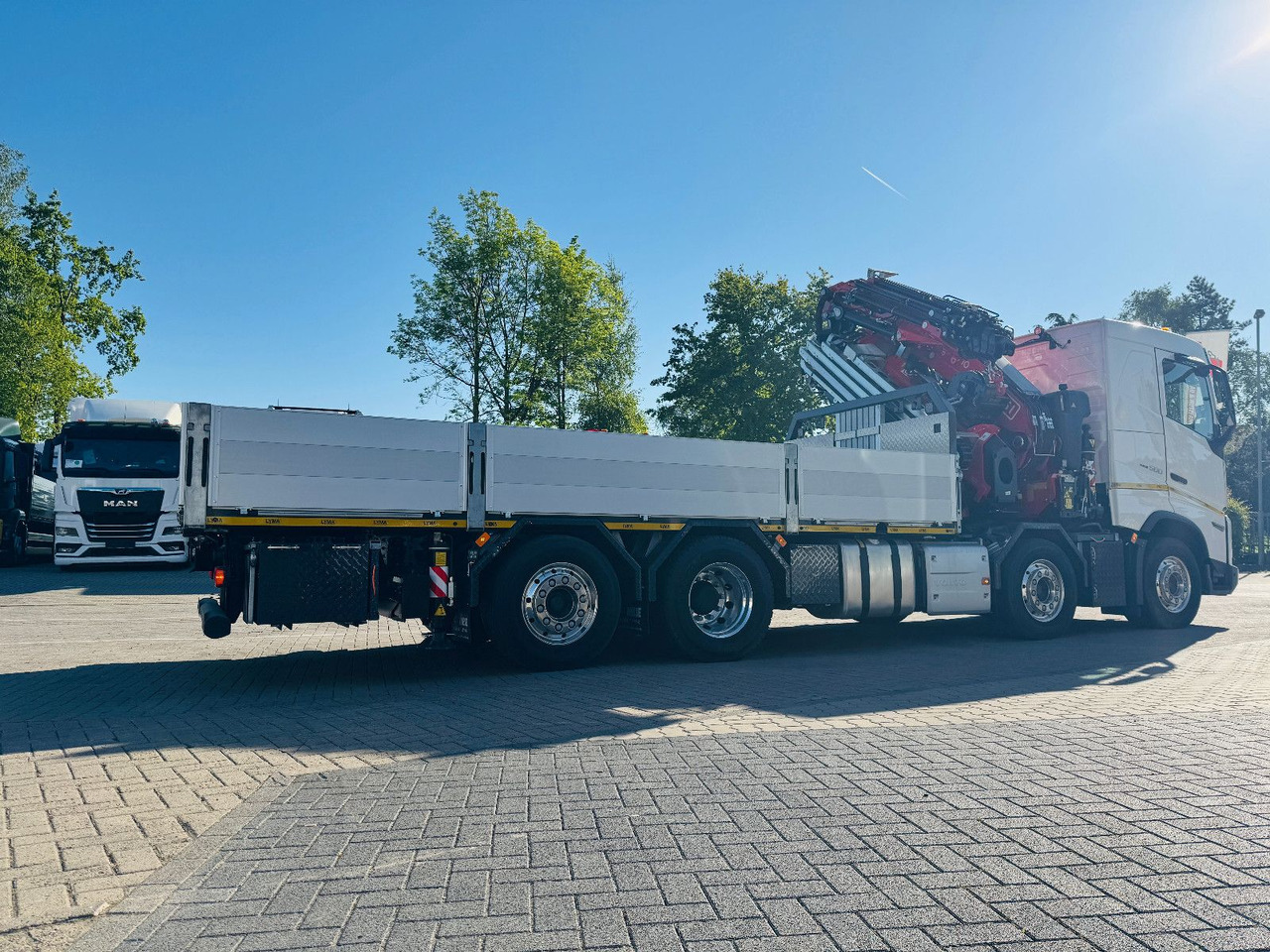 Truck, Crane truck Volvo FH 500 8x2 mit F710RA.2.27 L426 und V20 Winde: picture 7