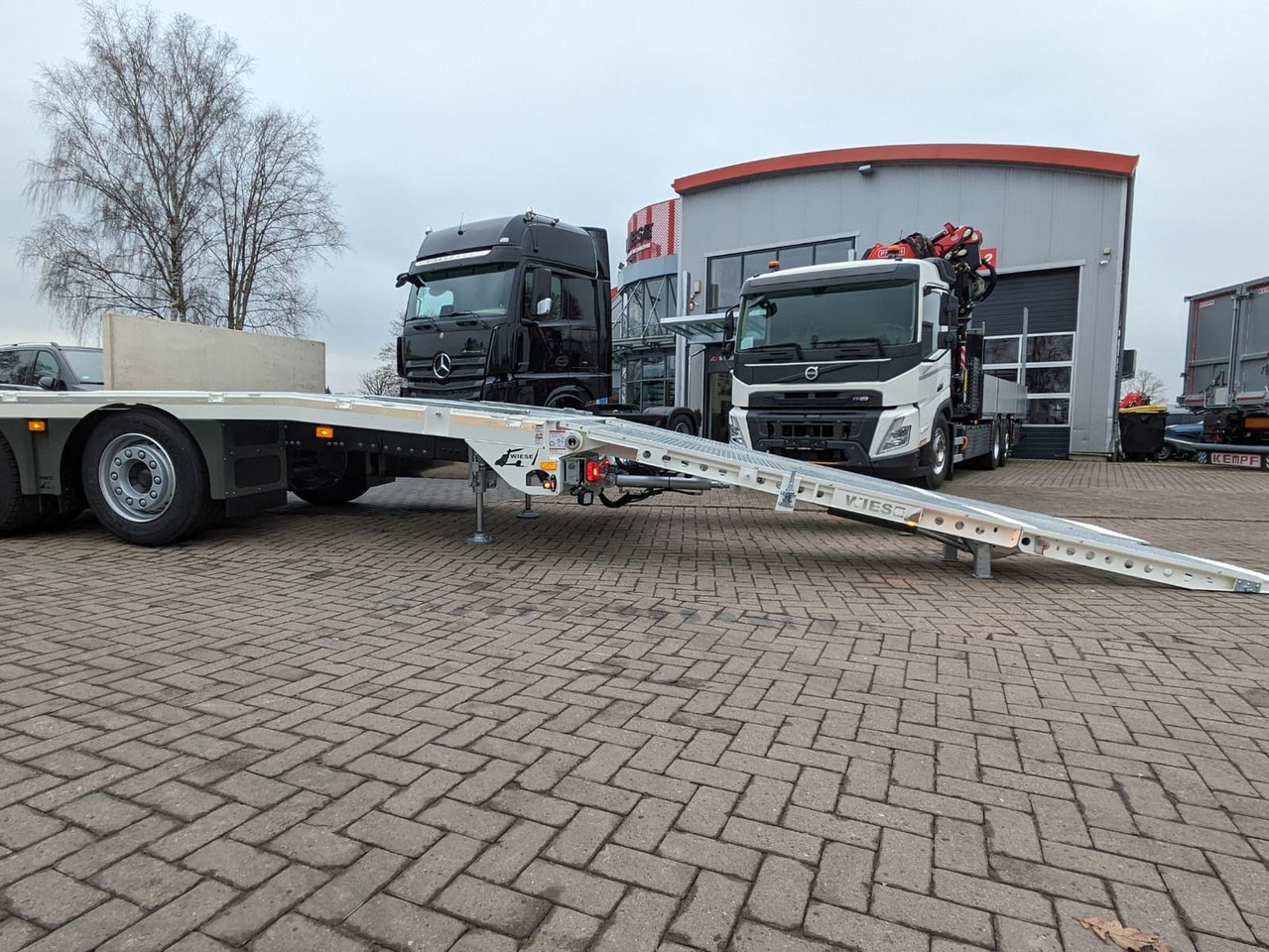 Volvo FH 420 Maschinentransporter mit Rampen - Dropside/ Flatbed truck: picture 5 Volvo FH 420 Maschinentransporter mit Rampen - Dropside/ Flatbed truck: picture 5