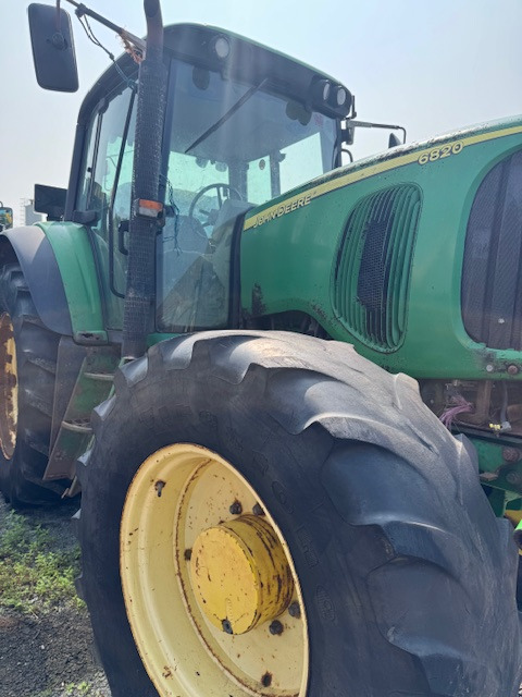 JOHN DEERE 6820 - Farm tractor: picture 1 JOHN DEERE 6820 - Farm tractor: picture 1