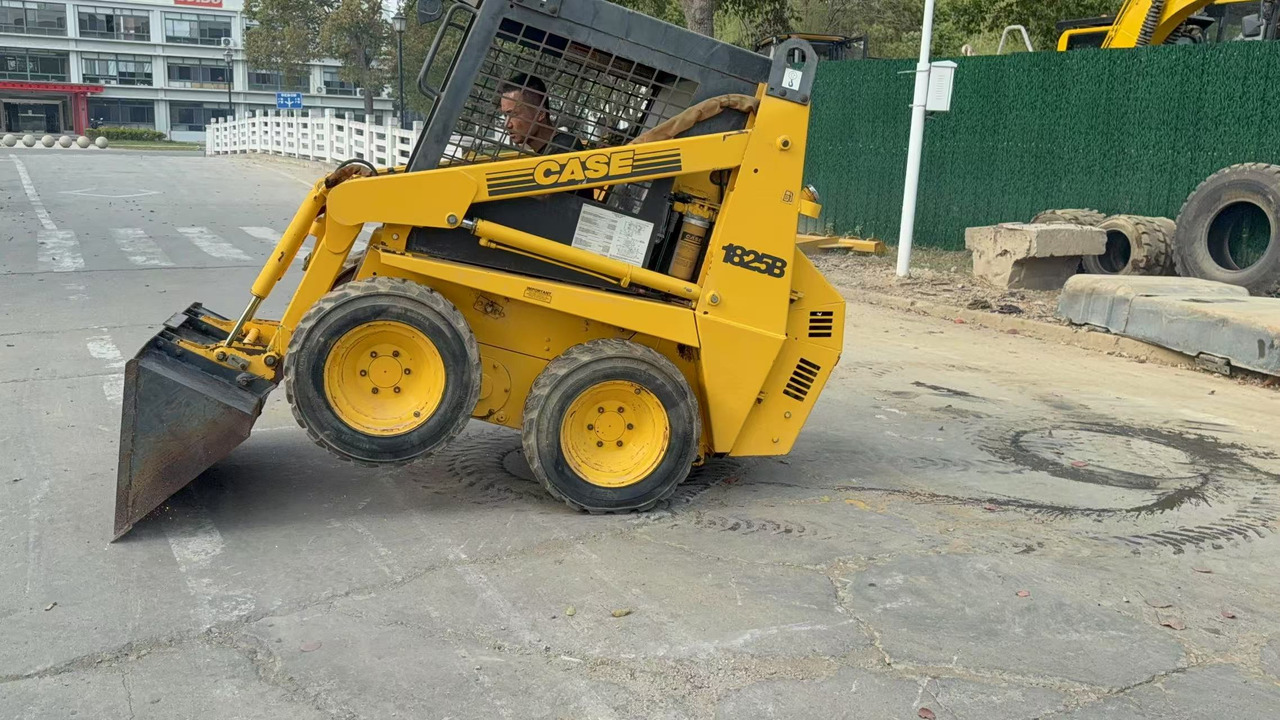 CASE 1825 - Skid steer loader: picture 1 CASE 1825 - Skid steer loader: picture 1