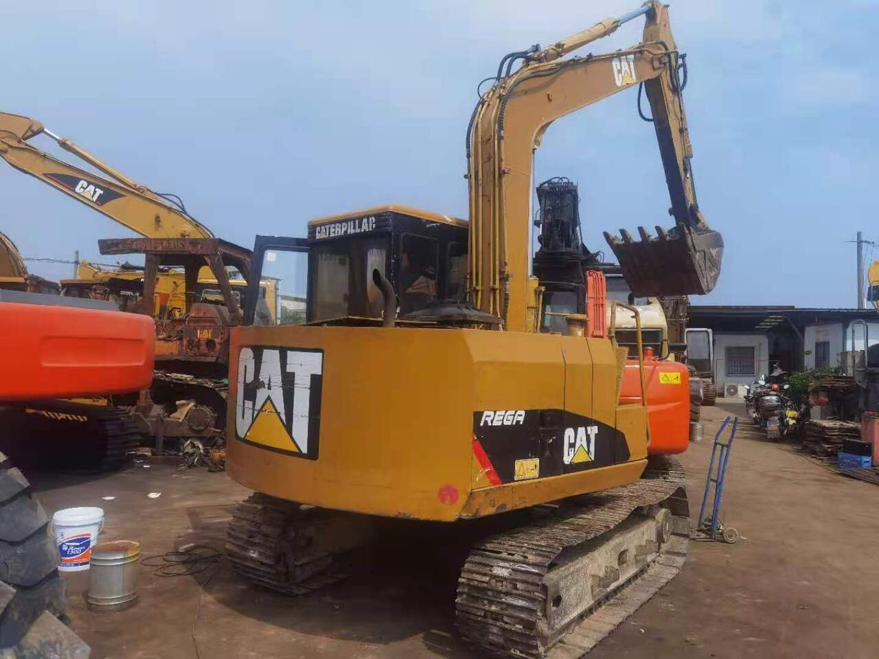 CATERPILLAR E70B - Crawler excavator: picture 3 CATERPILLAR E70B - Crawler excavator: picture 3
