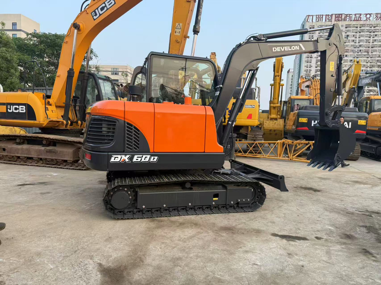 DOOSAN DX60D-10 - Crawler excavator: picture 3 DOOSAN DX60D-10 - Crawler excavator: picture 3
