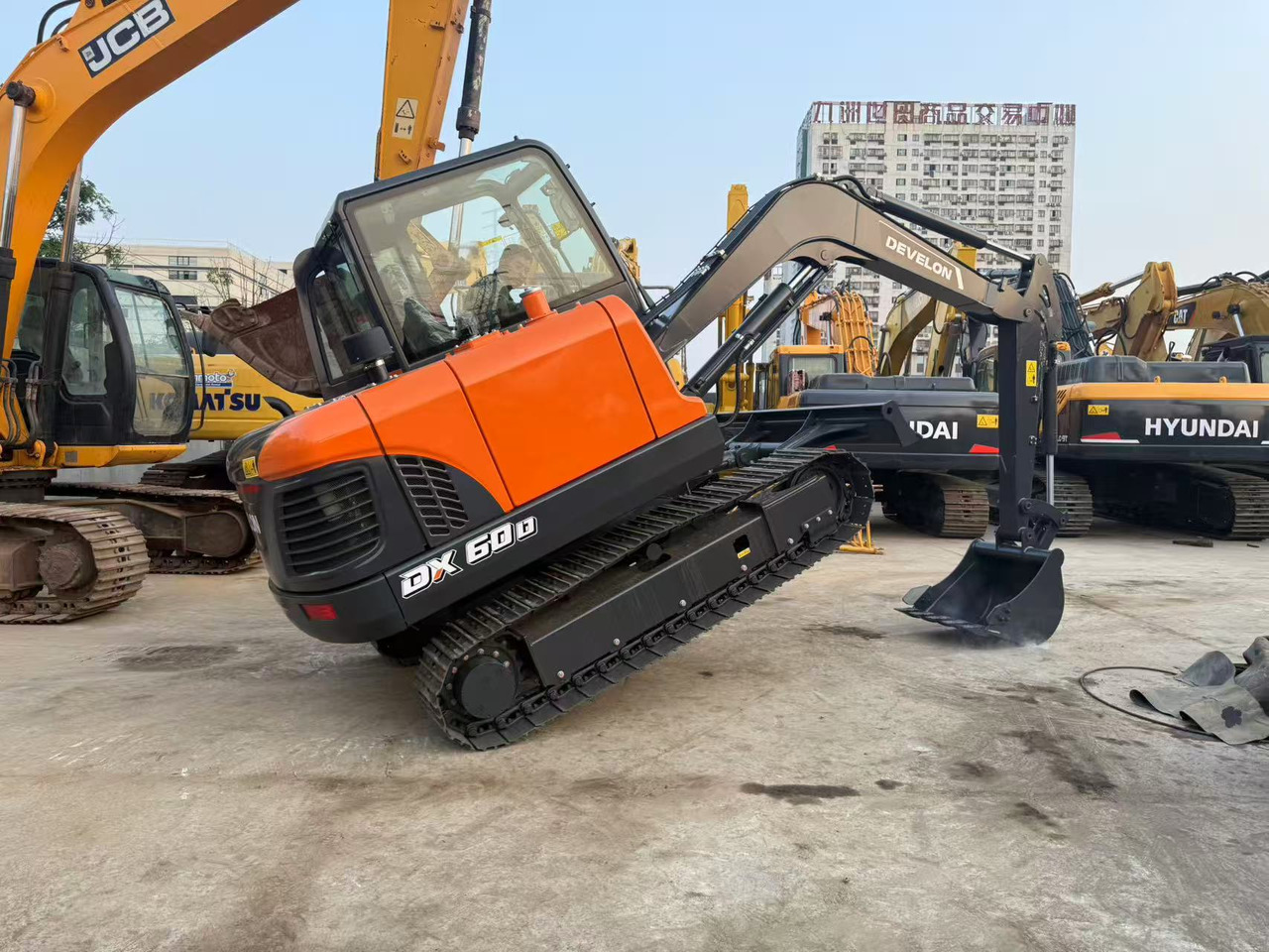 DOOSAN DX60D-10 - Crawler excavator: picture 2 DOOSAN DX60D-10 - Crawler excavator: picture 2