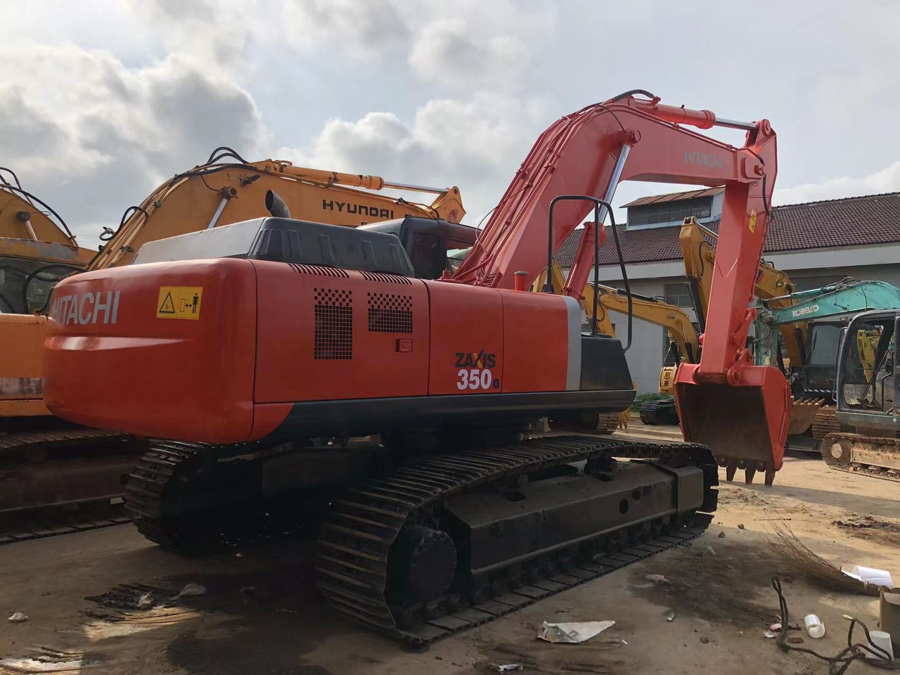 HITACHI ZX350 - Crawler excavator: picture 2 HITACHI ZX350 - Crawler excavator: picture 2