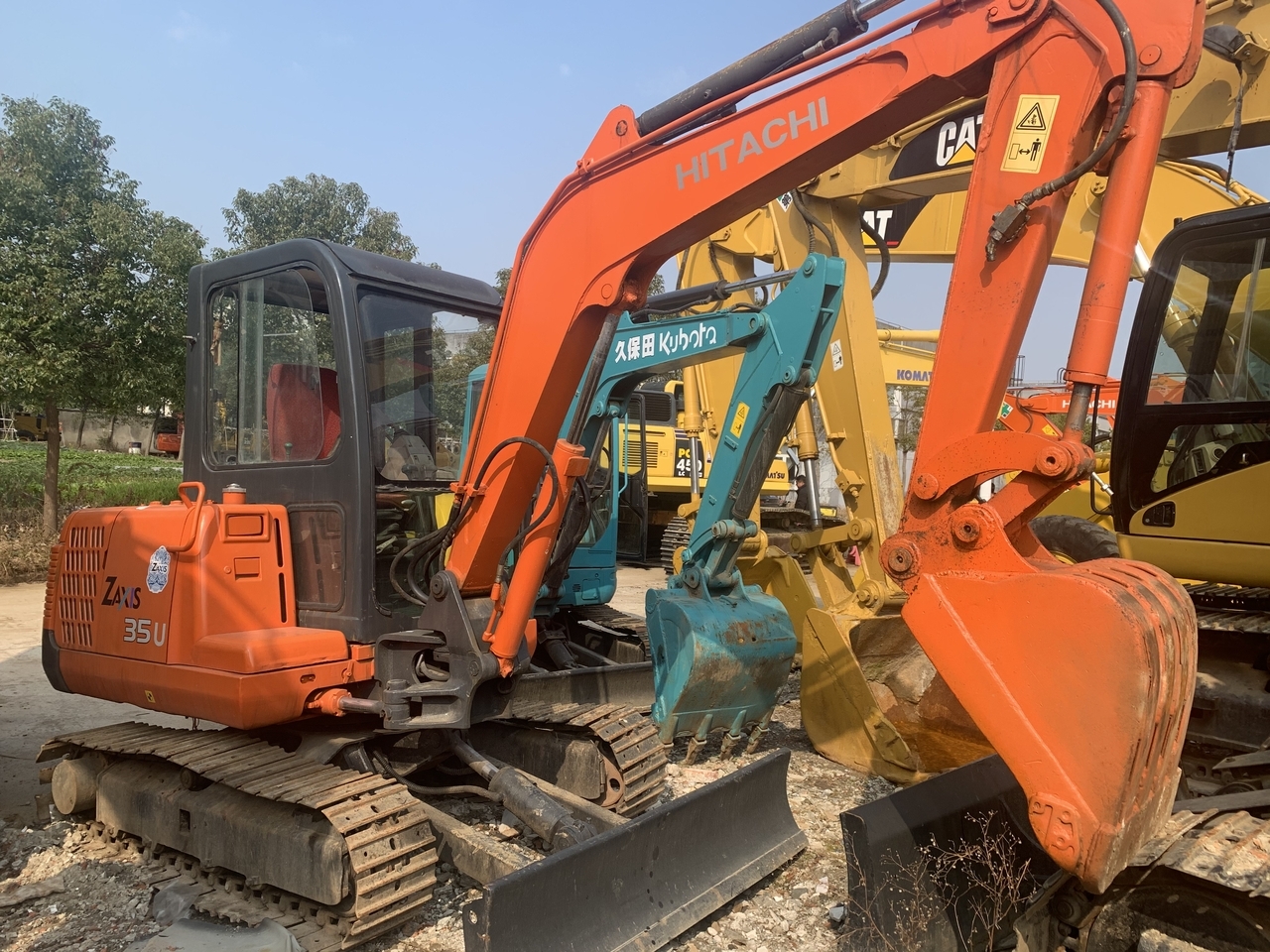 HITACHI ZX35U - Mini excavator: picture 1 HITACHI ZX35U - Mini excavator: picture 1