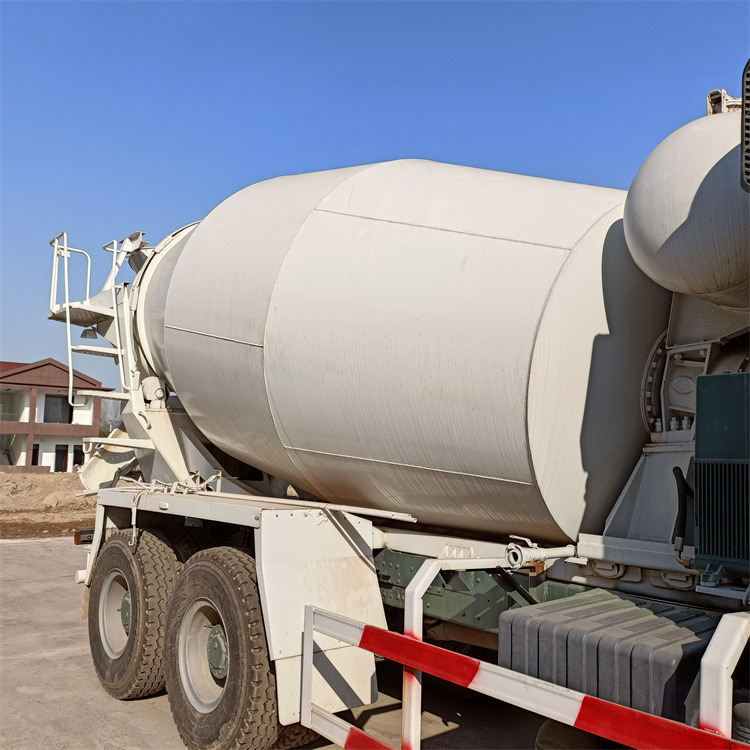 HOWO HOWO-mixer pump truck - Mixer pump truck: picture 2 HOWO HOWO-mixer pump truck - Mixer pump truck: picture 2