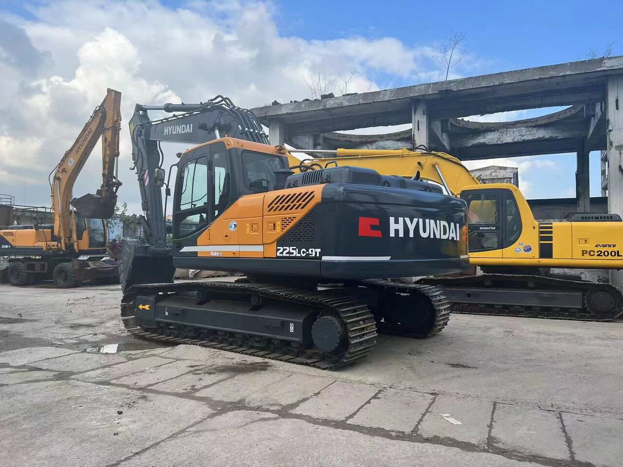 HYUNDAI 225LC-9T - Crawler excavator: picture 3 HYUNDAI 225LC-9T - Crawler excavator: picture 3