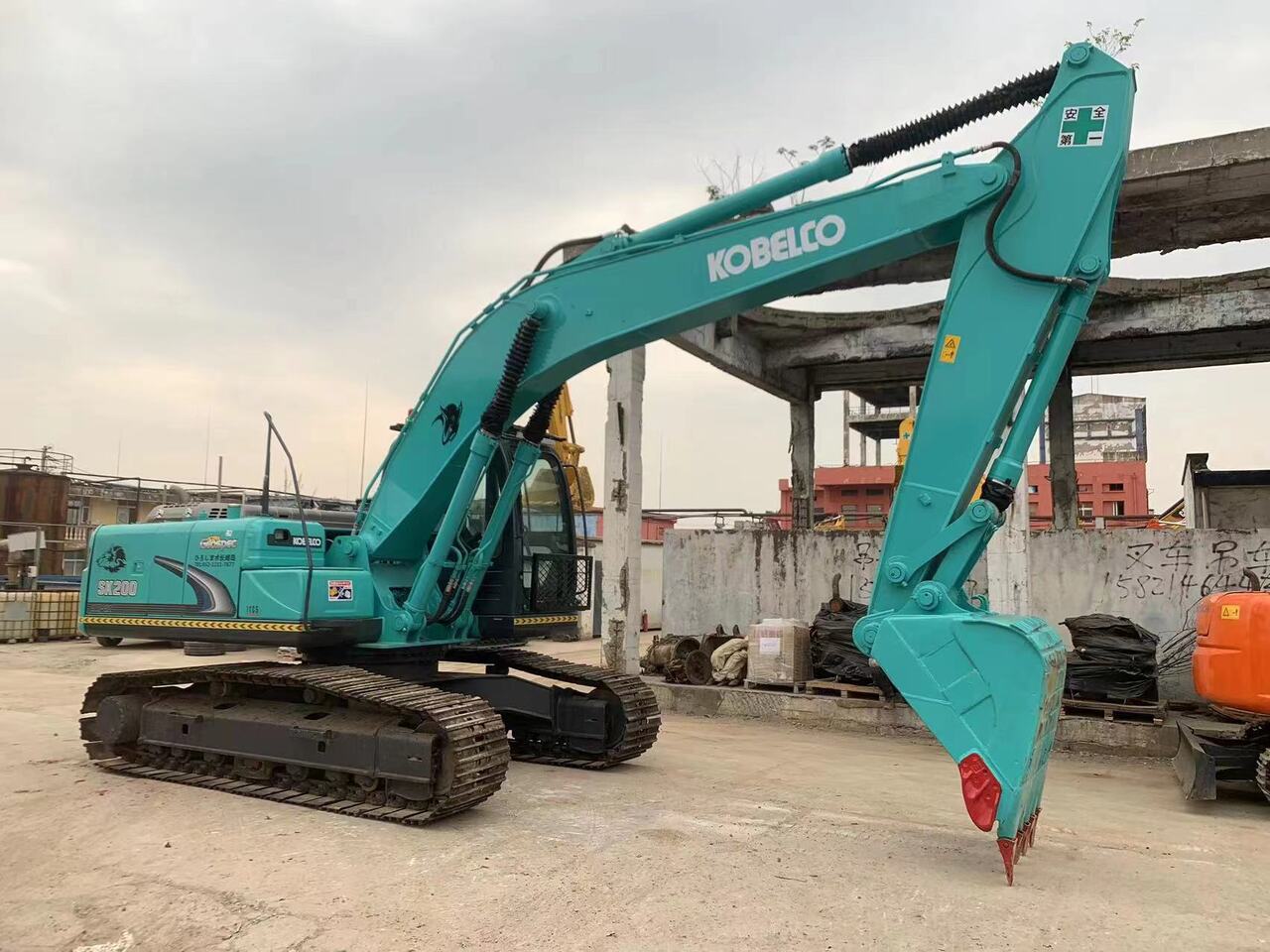KOBELCO SK200-8 - Crawler excavator: picture 3 KOBELCO SK200-8 - Crawler excavator: picture 3