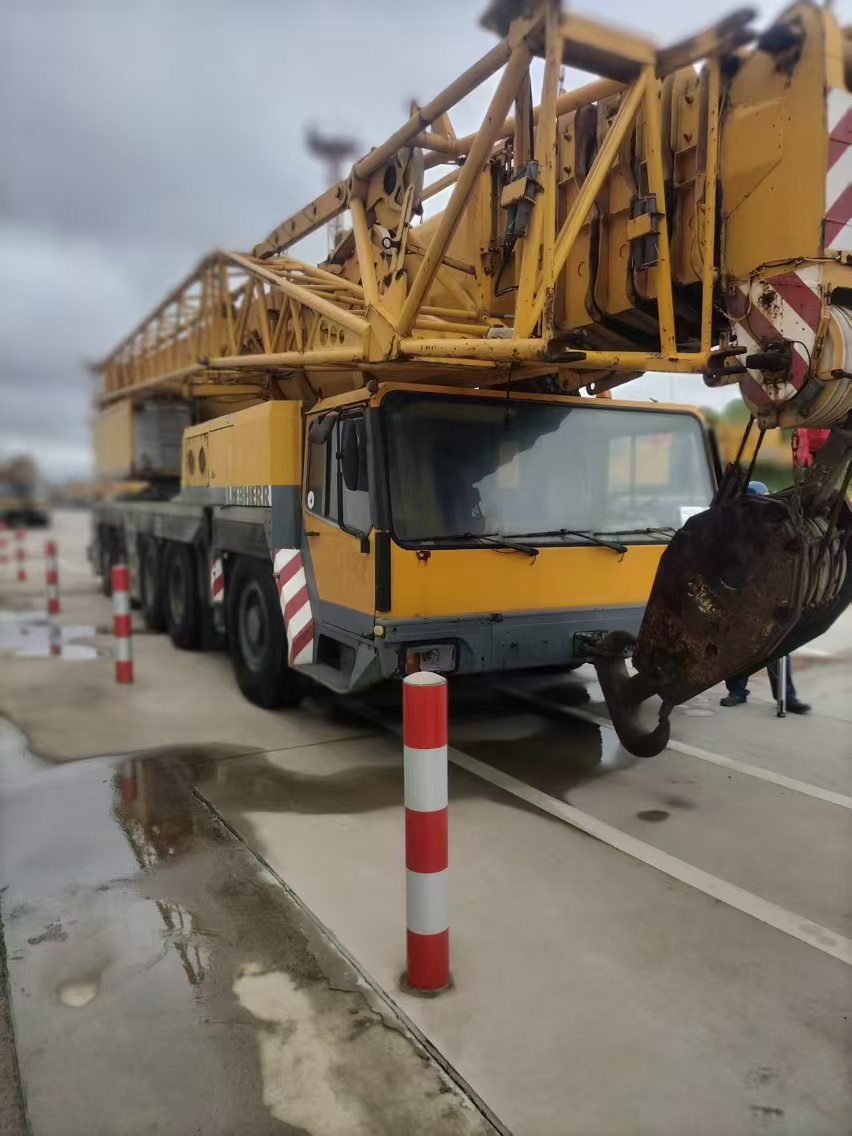 LIEBHERR - Mobile crane: picture 1 LIEBHERR - Mobile crane: picture 1