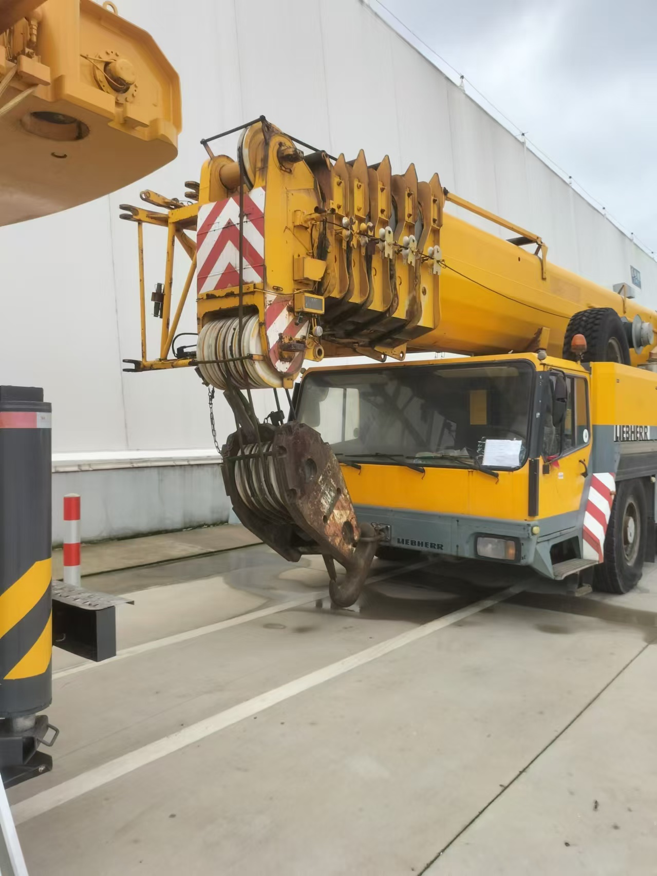 LIEBHERR - Mobile crane: picture 2 LIEBHERR - Mobile crane: picture 2