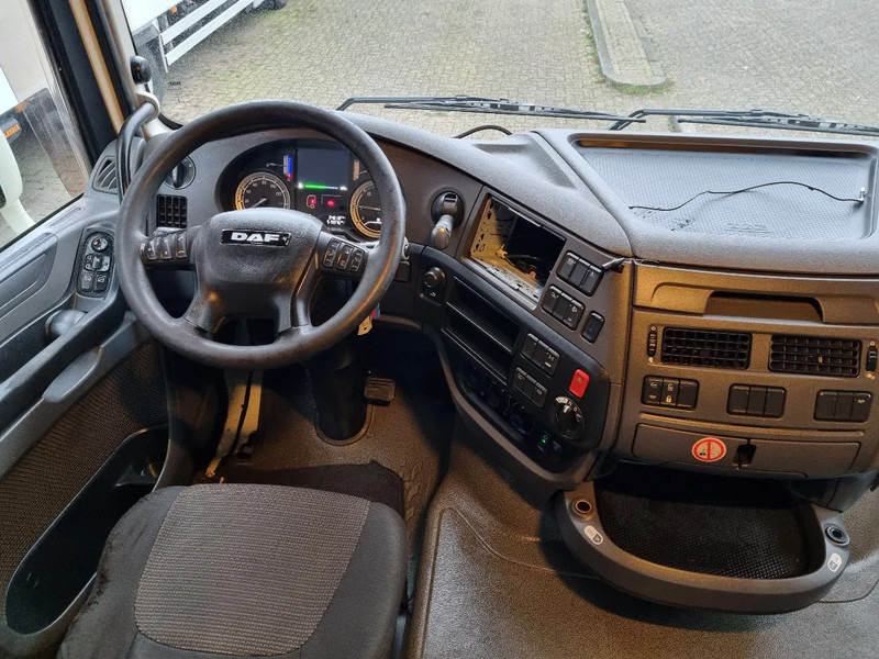 Interior photo 1: Tractor unit DAF XF 106.440 EURO 6/ Intarder/ Webasto/ ADR / Klima