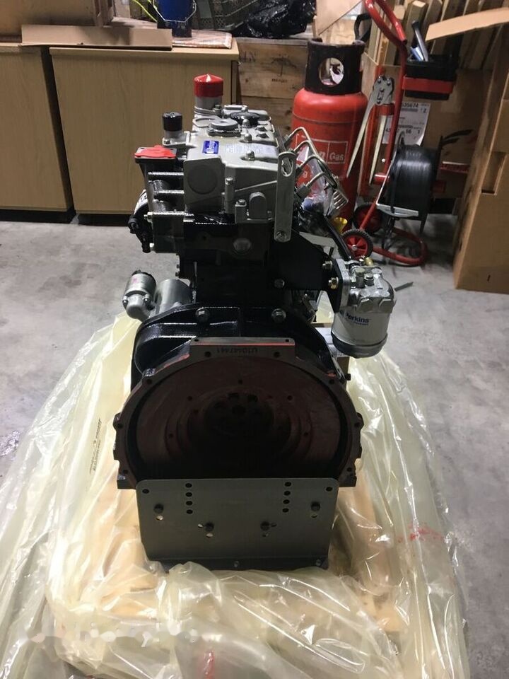 Perkins 404D-22 - Engine for Backhoe loader: picture 2 Perkins 404D-22 - Engine for Backhoe loader: picture 2