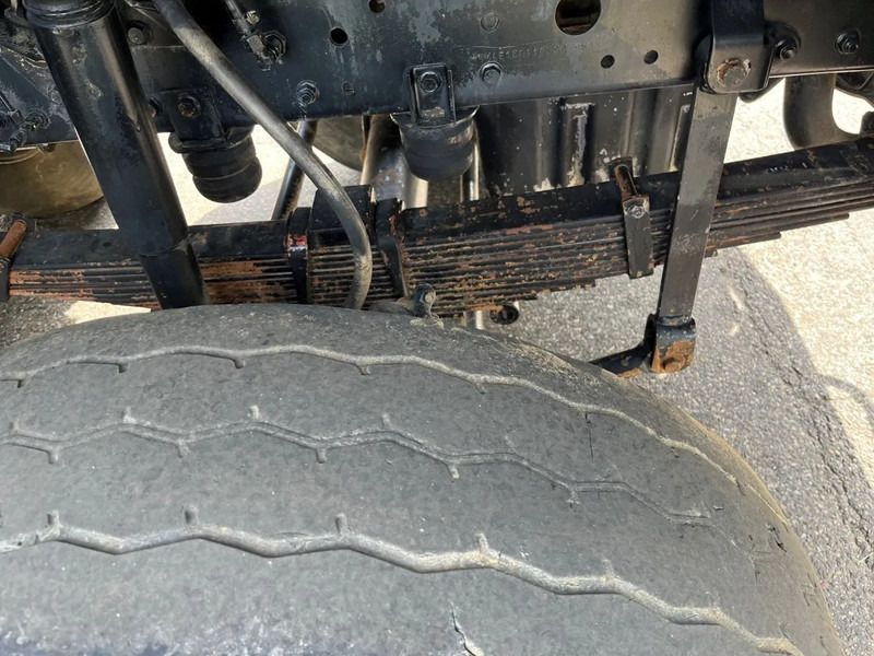 MAN 35.372 35 302 8X6 KIPPER MANUAL ZF GEARBOX FULL STEEL SPRING - Tipper: picture 5 MAN 35.372 35 302 8X6 KIPPER MANUAL ZF GEARBOX FULL STEEL SPRING - Tipper: picture 5