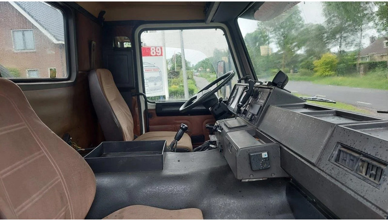 Interior photo 1: Tank truck Scania P82 4x2 Tank