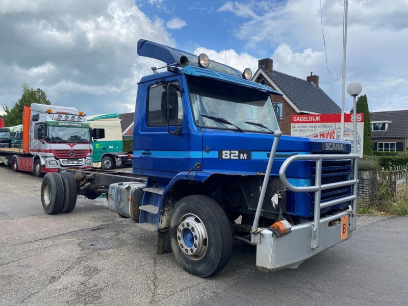 Scania T82 T 82 4x2 CHASSIS FULL STEEL SUSPENSION - Cab chassis truck: picture 3 Scania T82 T 82 4x2 CHASSIS FULL STEEL SUSPENSION - Cab chassis truck: picture 3