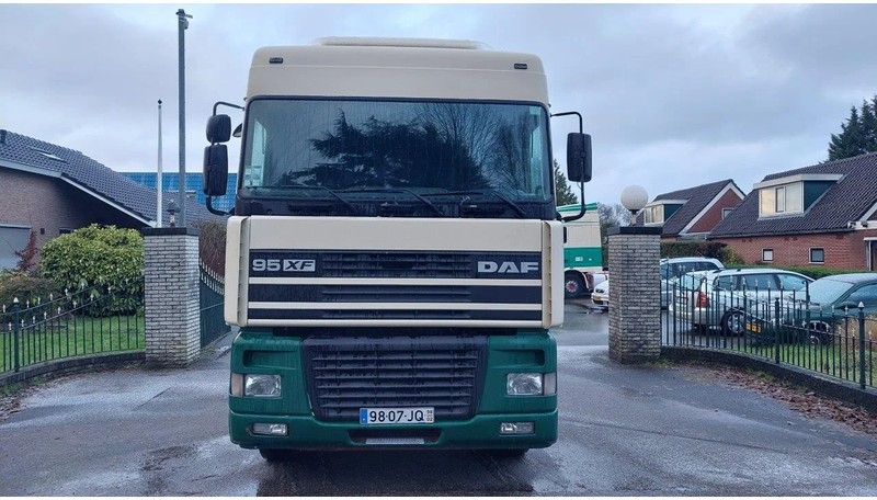 DAF XF 95.430 4x2 EURO 2 Manual Gearbox - Tractor unit: picture 5 DAF XF 95.430 4x2 EURO 2 Manual Gearbox - Tractor unit: picture 5