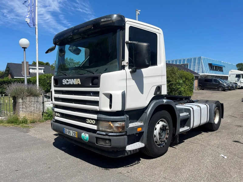 Scania P94-300 94 MANUAL GEARBOX AIRCO RETARDER 10-2004 - Tractor unit: picture 1 Scania P94-300 94 MANUAL GEARBOX AIRCO RETARDER 10-2004 - Tractor unit: picture 1