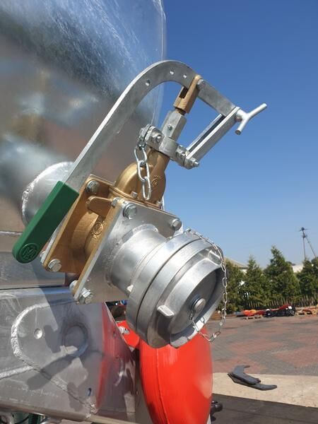 POMOT Single-axial tanker truck/ Beczkowóz wóz asenizacyjny 8000 l - Slurry tanker: picture 3 POMOT Single-axial tanker truck/ Beczkowóz wóz asenizacyjny 8000 l - Slurry tanker: picture 3