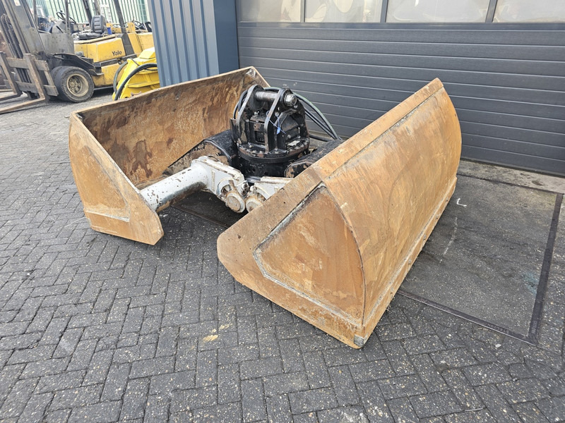 2000l clamshell bucket kinshofer c40hpx zandgrijper - Clamshell bucket for Construction machinery: picture 2 2000l clamshell bucket kinshofer c40hpx zandgrijper - Clamshell bucket for Construction machinery: picture 2