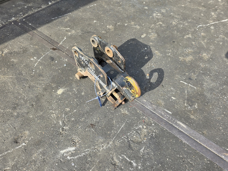 Caterpillar snelwissel cw05 mechanisch coupler mechanisch cw05 - Quick coupler for Construction machinery: picture 2 Caterpillar snelwissel cw05 mechanisch coupler mechanisch cw05 - Quick coupler for Construction machinery: picture 2