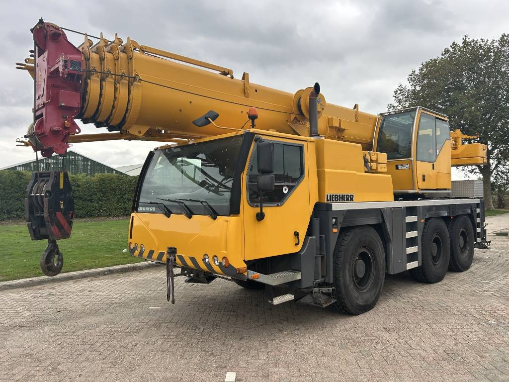 Liebherr LTM 1055-3.1 - All terrain crane: picture 1 Liebherr LTM 1055-3.1 - All terrain crane: picture 1