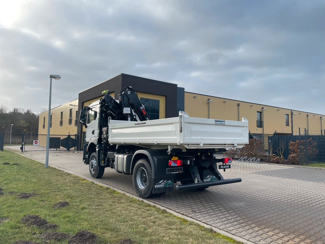 MAN TGS 18.400 TG3 4x4 Euro6e Hiab X-HiDuo 138DS-4 MAN TGS 18.400 TG3 4x4 Euro6e Hiab X-HiDuo 138DS-4 - Tipper, Crane truck: picture 4 MAN TGS 18.400 TG3 4x4 Euro6e Hiab X-HiDuo 138DS-4 MAN TGS 18.400 TG3 4x4 Euro6e Hiab X-HiDuo 138DS-4 - Tipper, Crane truck: picture 4