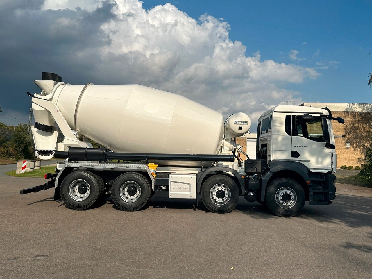 Concrete mixer truck MAN TGS 32.440 8x4 / Euromix MTP EM 9 L: picture 7