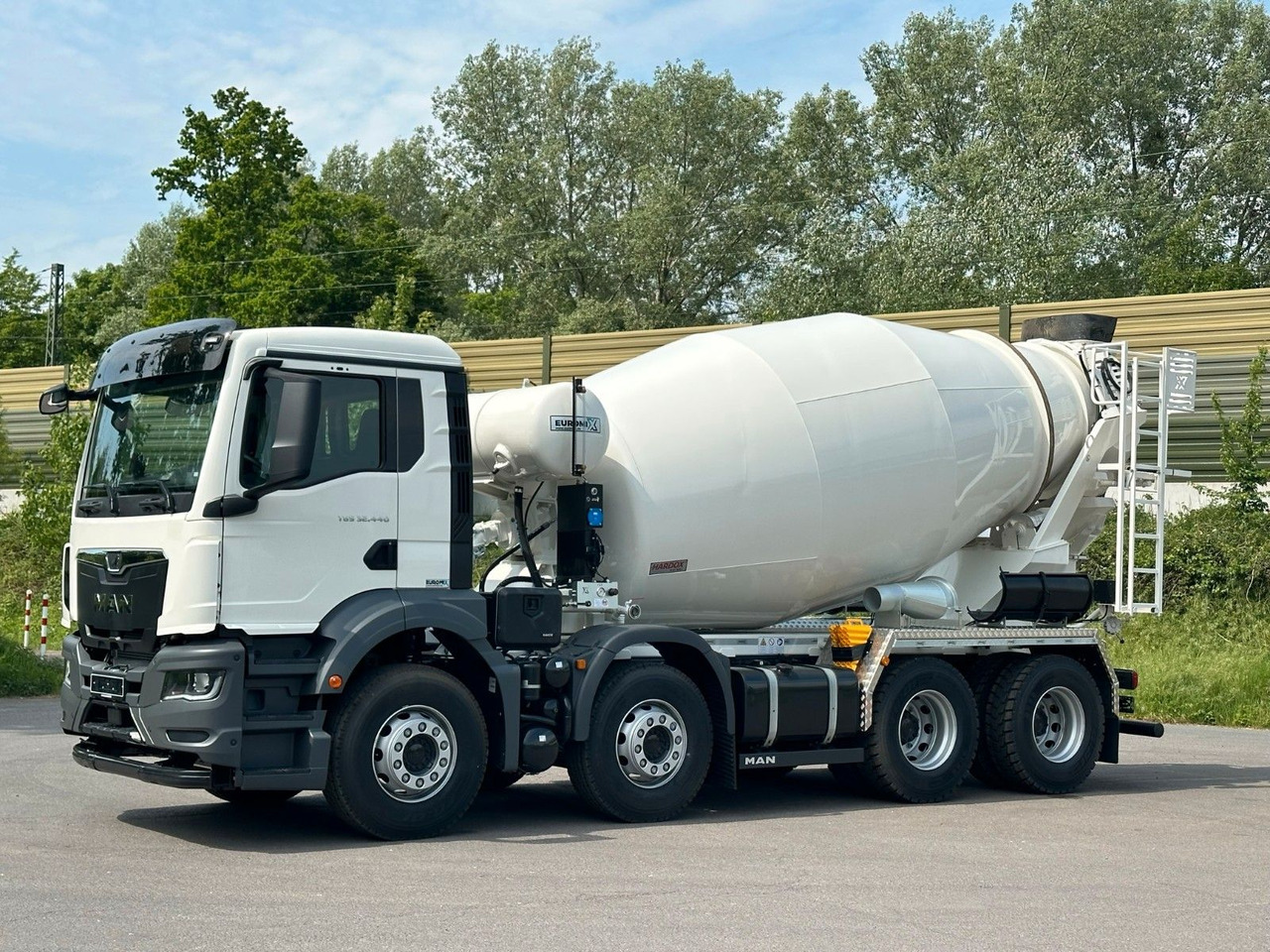 MAN TGS 32.440 8x4 / Euromix MTP EM 9 L - Concrete mixer truck: picture 3 MAN TGS 32.440 8x4 / Euromix MTP EM 9 L - Concrete mixer truck: picture 3