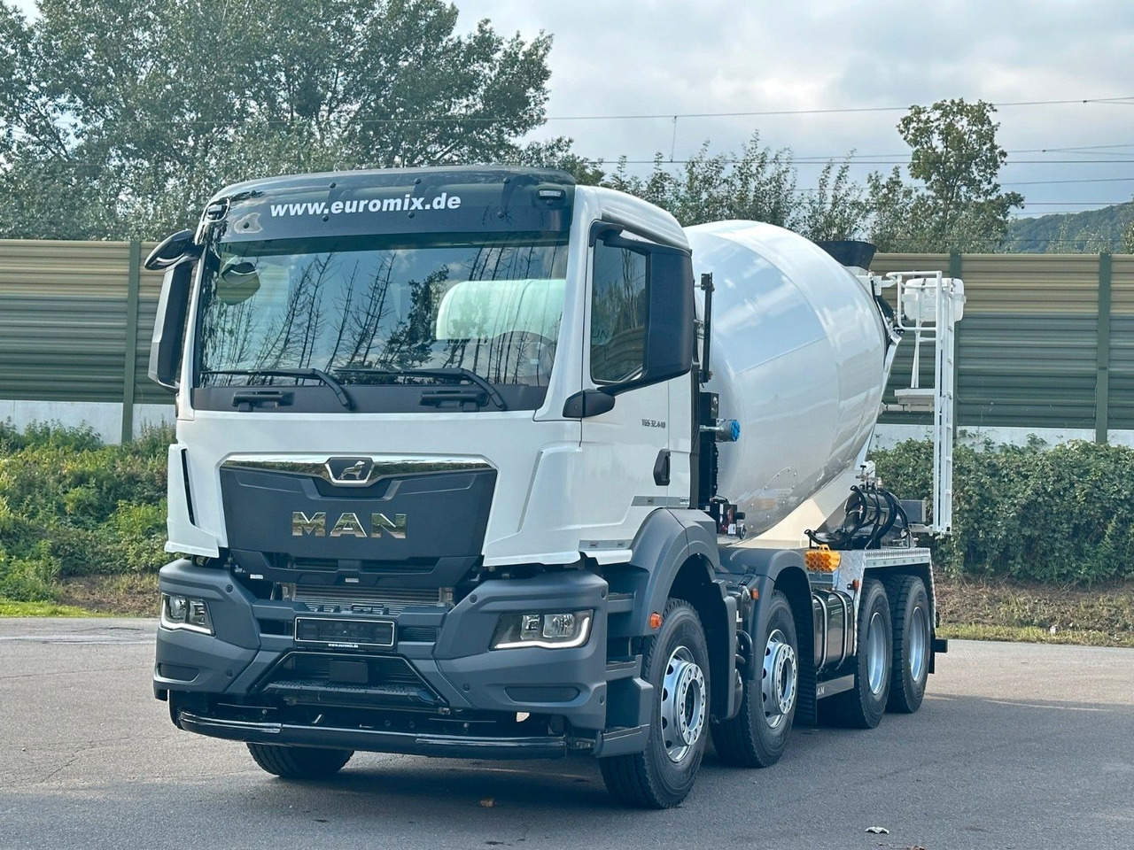 MAN TGS 32.440 8x4 / Euromix MTP EM 9 L - Concrete mixer truck: picture 2 MAN TGS 32.440 8x4 / Euromix MTP EM 9 L - Concrete mixer truck: picture 2