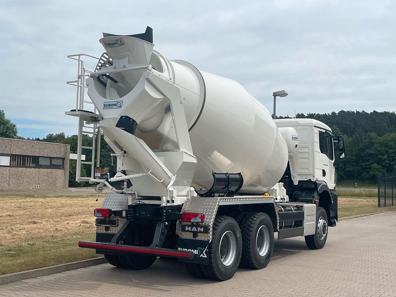 MAN TGS 33.440 6X4 / 6X6 /Euro6e EuromiX EM 8 - Concrete mixer truck: picture 5 MAN TGS 33.440 6X4 / 6X6 /Euro6e EuromiX EM 8 - Concrete mixer truck: picture 5