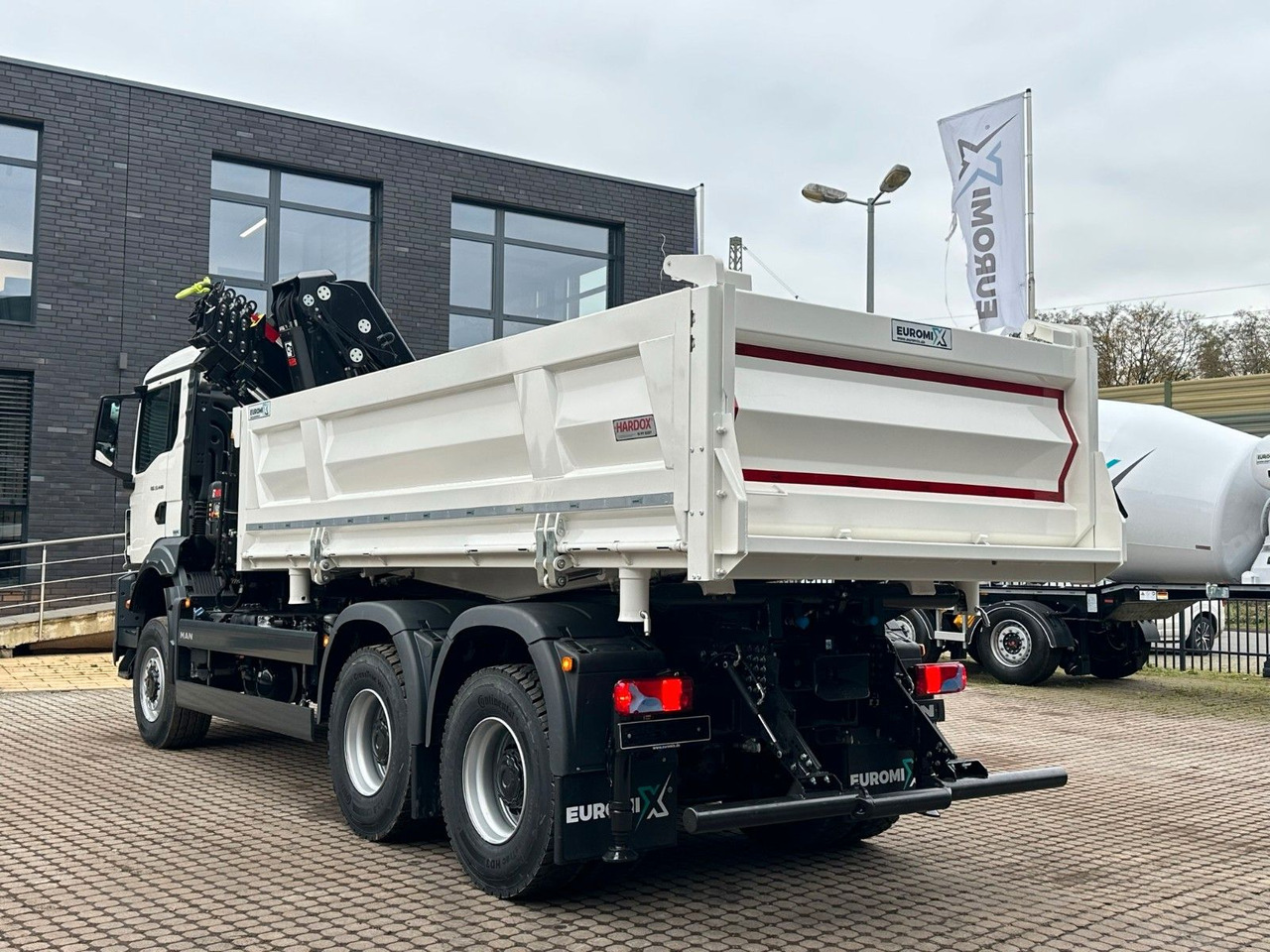 MAN TGS 33.440 6x6 /3-Seiten- Kipper / Kran HIAB 302 - Tipper, Crane truck: picture 3 MAN TGS 33.440 6x6 /3-Seiten- Kipper / Kran HIAB 302 - Tipper, Crane truck: picture 3
