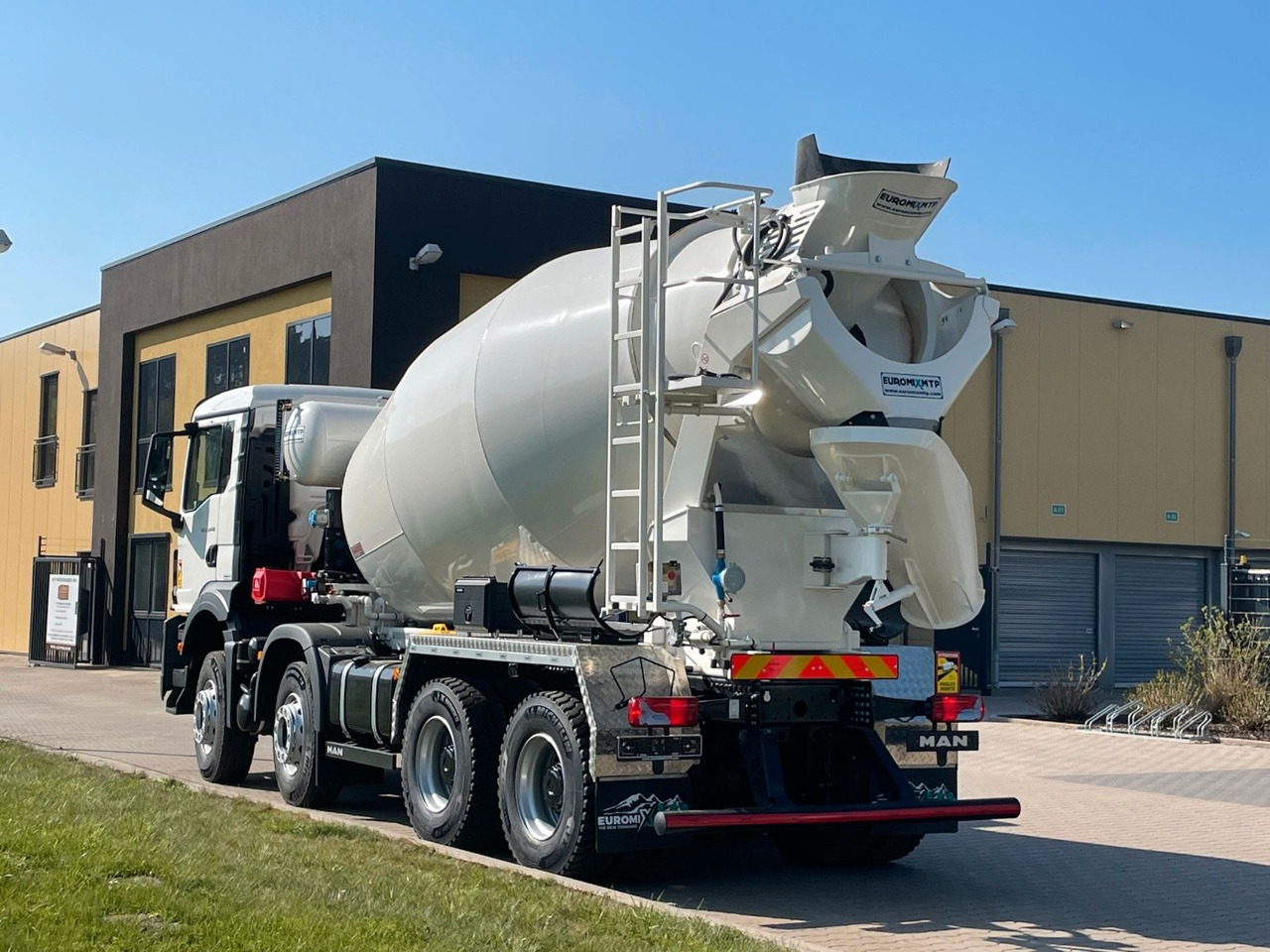 MAN TGS 35.470 8x4 EuromixMTP EM 10 L 10xVORHANDEN - Concrete mixer truck: picture 4 MAN TGS 35.470 8x4 EuromixMTP EM 10 L 10xVORHANDEN - Concrete mixer truck: picture 4