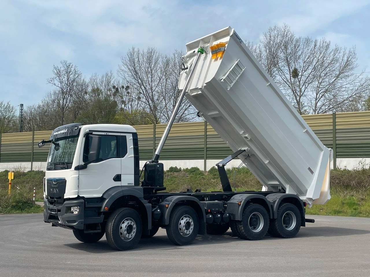 MAN TGS 41.400 8x4 / EUROMIX MTP 20m³/ EURO2 Kipper - Tipper: picture 1 MAN TGS 41.400 8x4 / EUROMIX MTP 20m³/ EURO2 Kipper - Tipper: picture 1