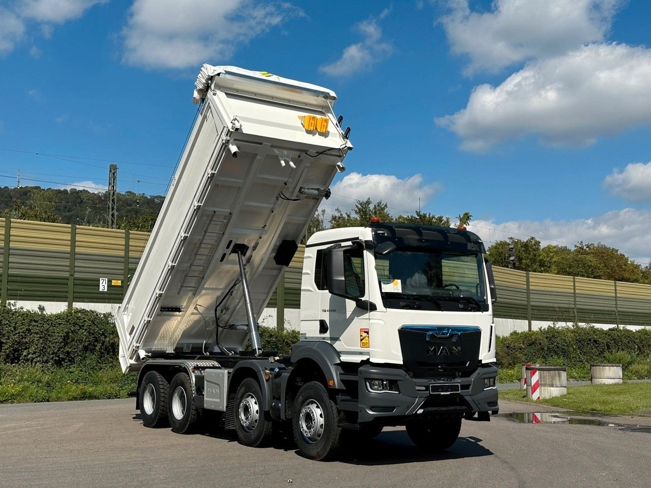 Tipper MAN TGS 41.440  8x4 EuromixMTP 3-Seiten-Kipper: picture 13