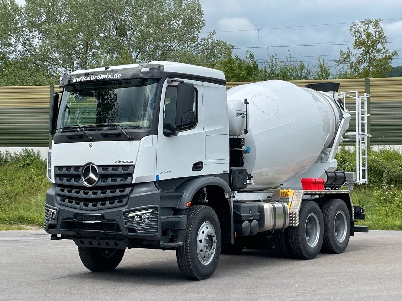 Mercedes-Benz 3348 6X4 Arcos 5 EuromixMTP EM 9 R - Concrete mixer truck: picture 1 Mercedes-Benz 3348 6X4 Arcos 5 EuromixMTP EM 9 R - Concrete mixer truck: picture 1