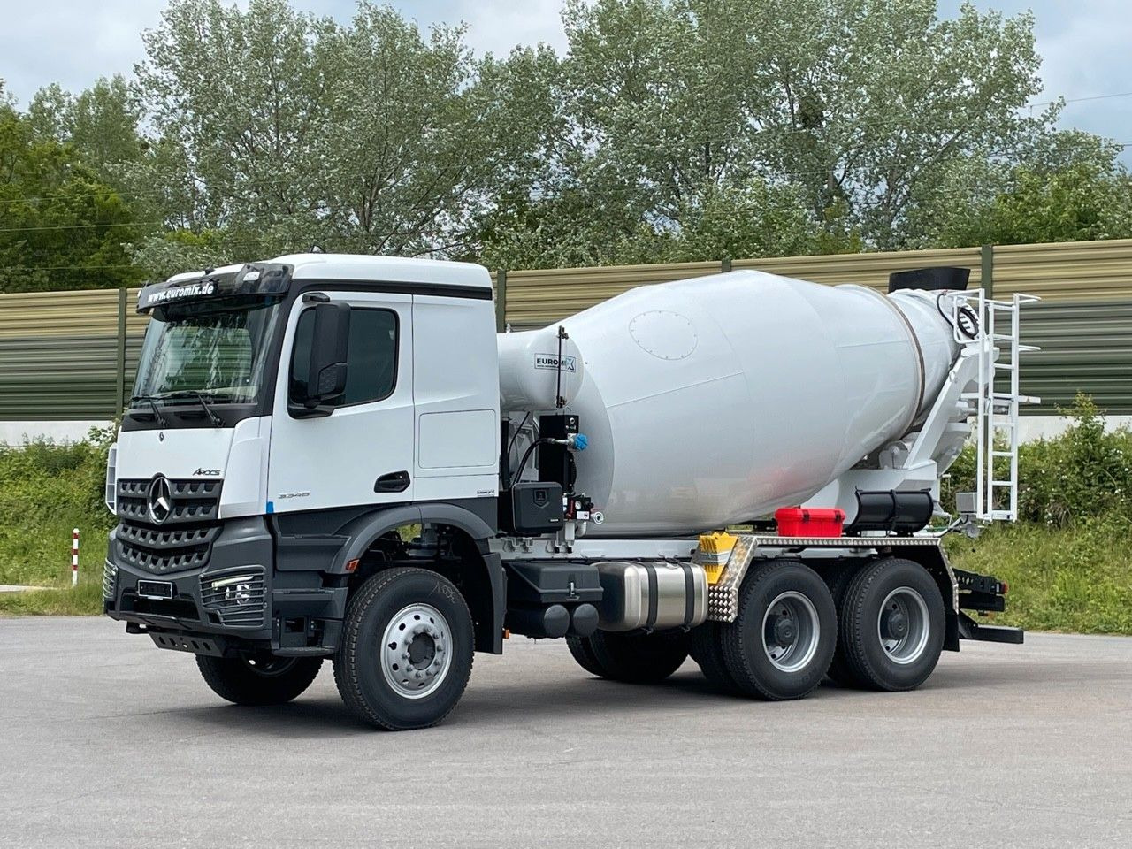 Mercedes-Benz 3348 6X4 Arcos 5 EuromixMTP EM 9 R - Concrete mixer truck: picture 2 Mercedes-Benz 3348 6X4 Arcos 5 EuromixMTP EM 9 R - Concrete mixer truck: picture 2