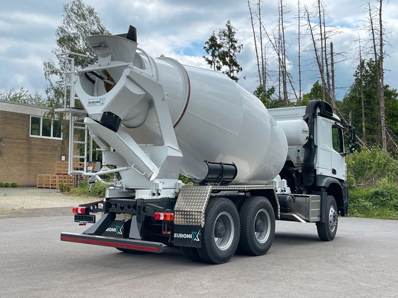 Mercedes-Benz 3348 6X4 Arcos 5 EuromixMTP EM 9 R - Concrete mixer truck: picture 5 Mercedes-Benz 3348 6X4 Arcos 5 EuromixMTP EM 9 R - Concrete mixer truck: picture 5